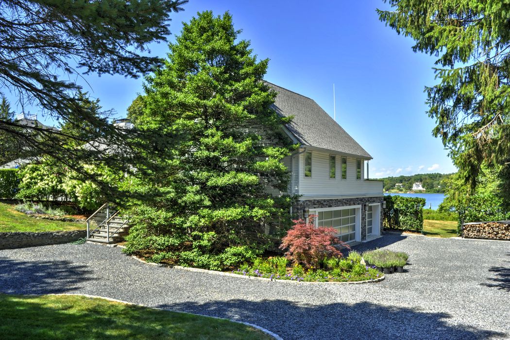 Private Bayfront Traditional Shelter Island, NY 11964 Sotheby's International Realty, Inc.
