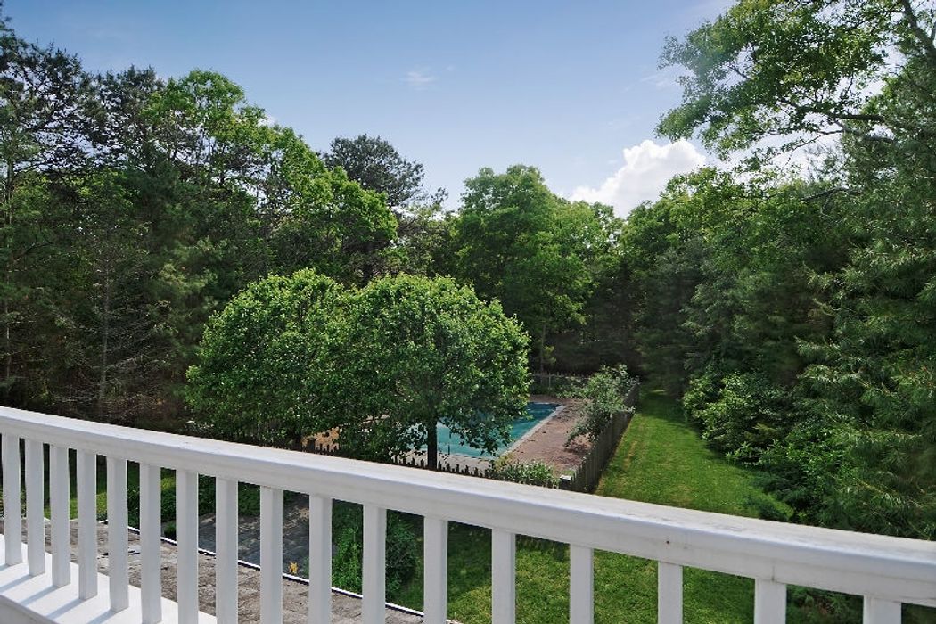 WAINSCOTT TRADITIONAL Wainscott, NY 11975 Sotheby's International Realty, Inc.