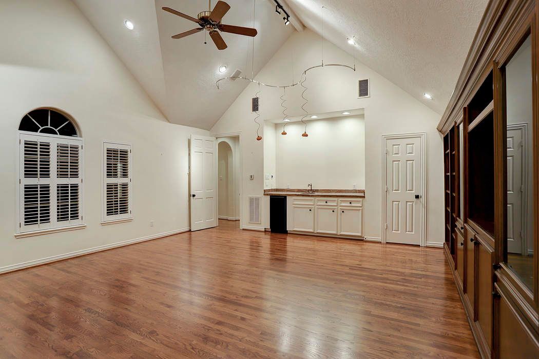 5090 Cedar Creek Drive Houston Tx 77056 Sotheby S