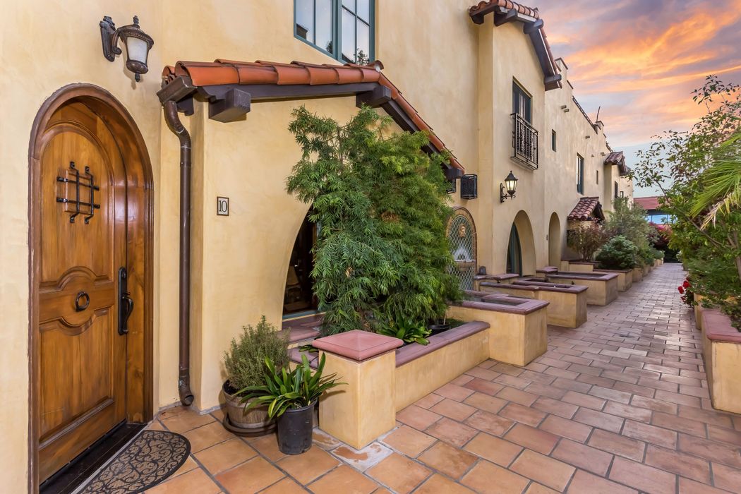 1331 North Sycamore Avenue Unit 10, Los Angeles, CA 90028 Sotheby's