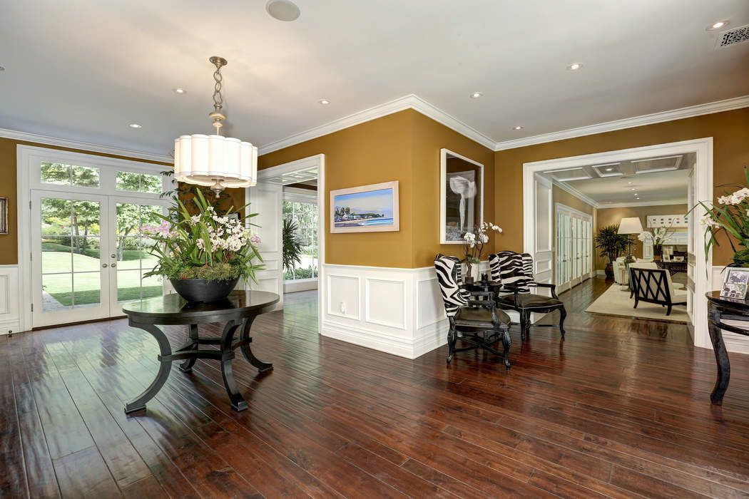 1262 Moraga Drive, Los Angeles, CA 90049 Sotheby's International