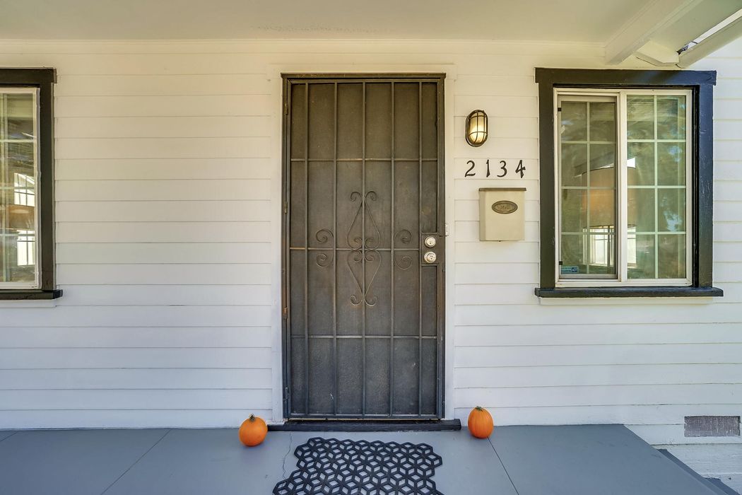 2134 El Sereno Avenue Altadena, CA 91001