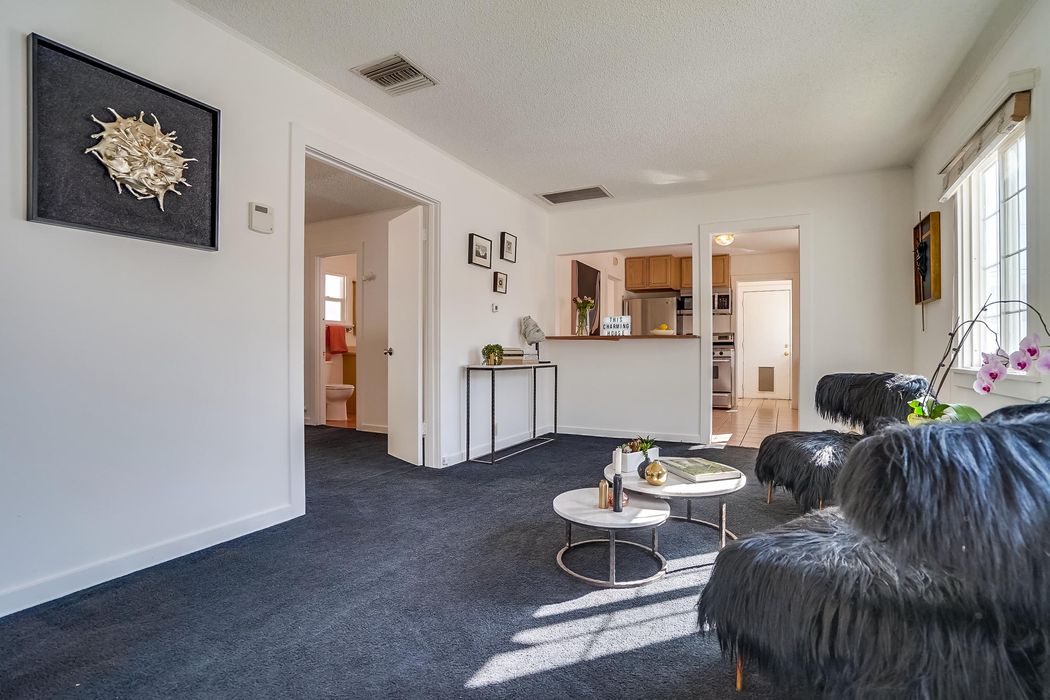 2134 El Sereno Avenue Altadena, CA 91001