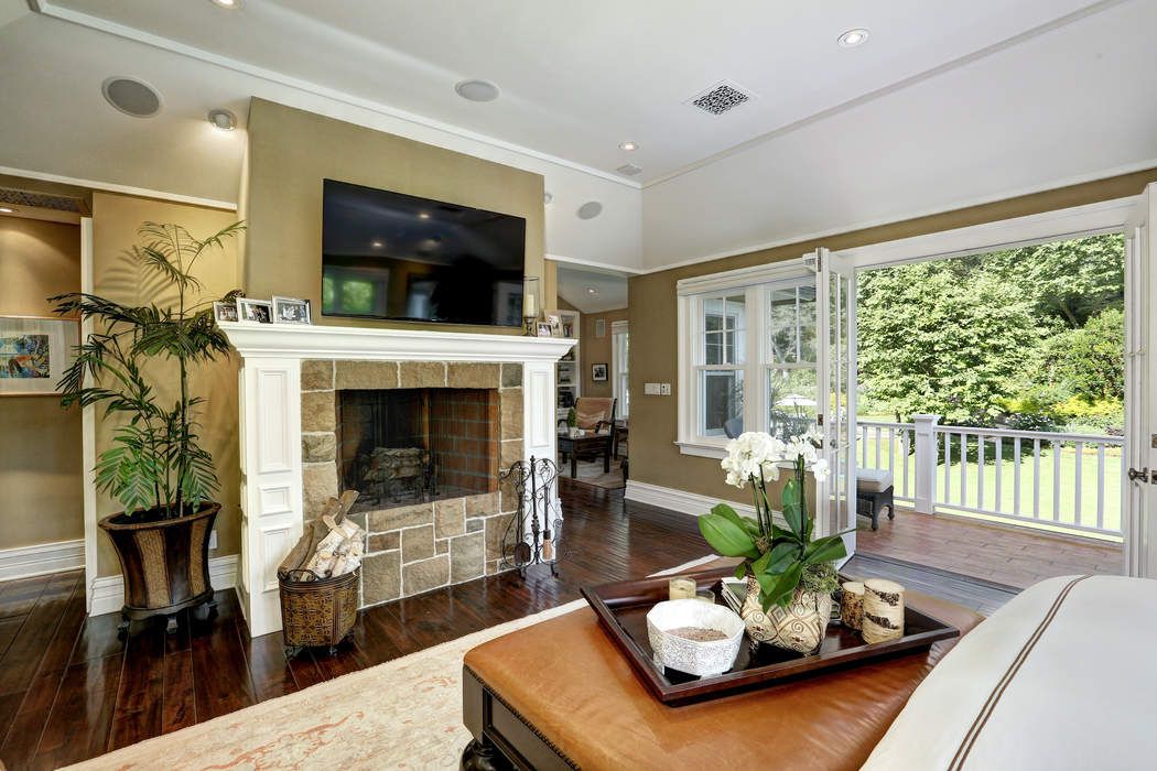 1262 Moraga Drive, Los Angeles, CA 90049 Sotheby's International