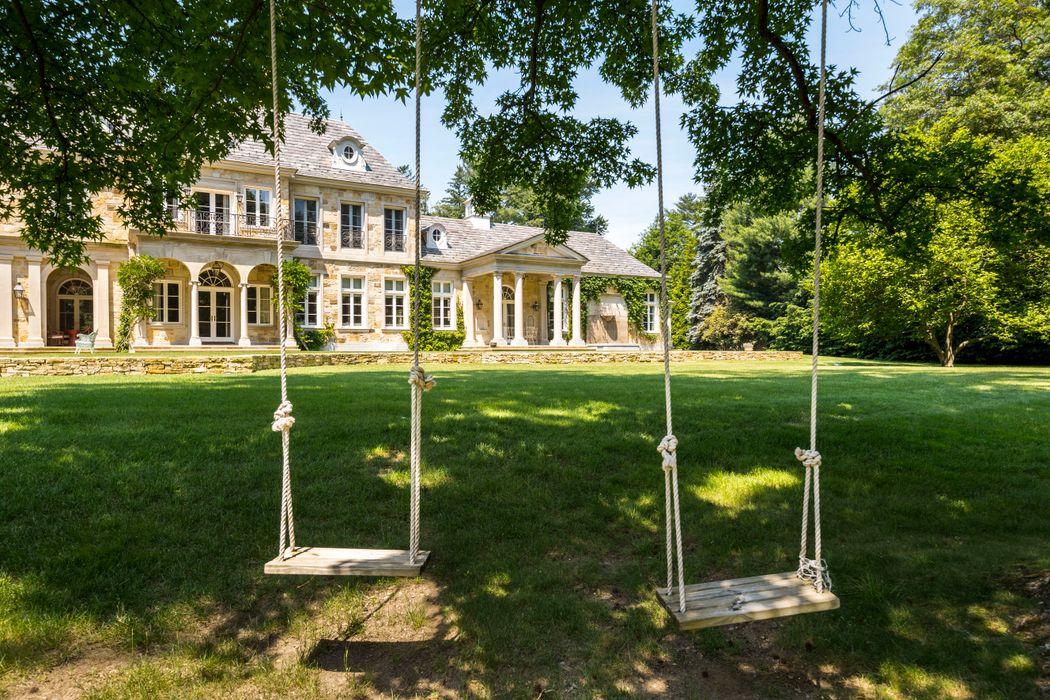 471 Lake Avenue, Greenwich, CT 06830 Sotheby's International Realty, Inc.