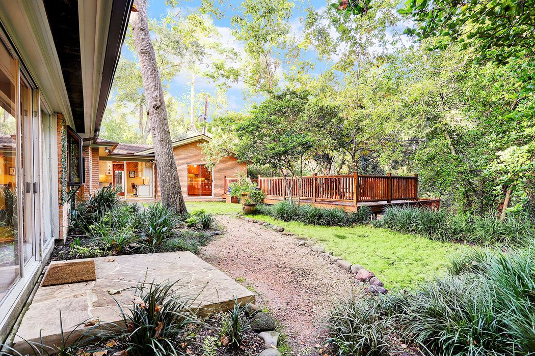 235 Chimney Rock, Houston, TX 77024 Martha Turner Sotheby's