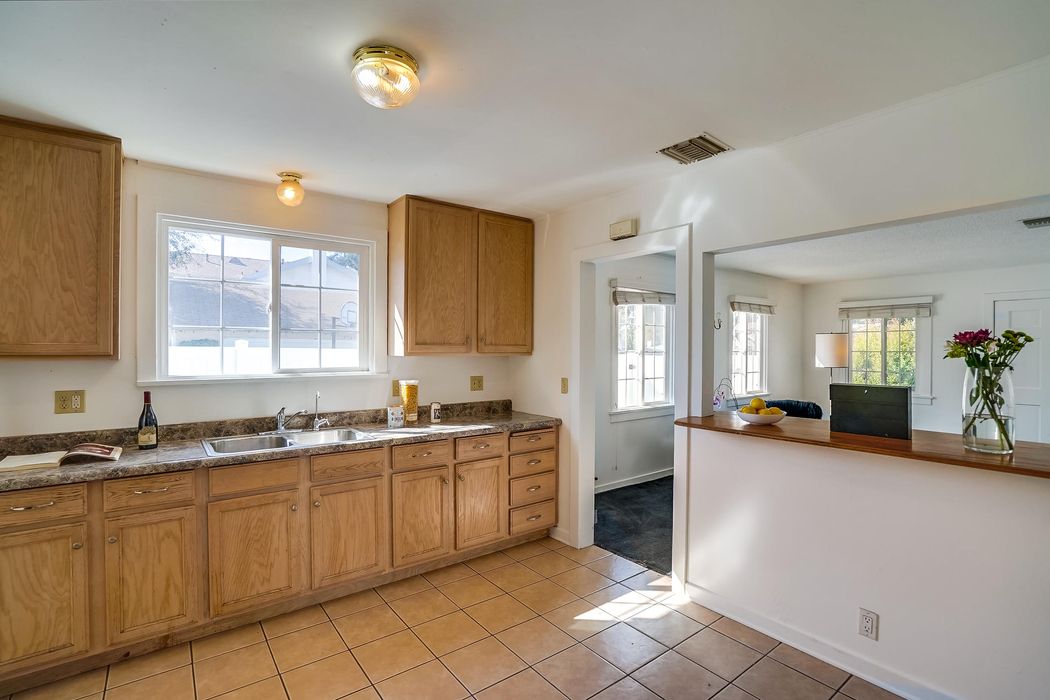 2134 El Sereno Avenue Altadena, CA 91001