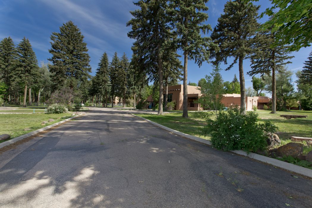 El Rancho De La Mariposa, Taos, NM 87571 Sotheby's International