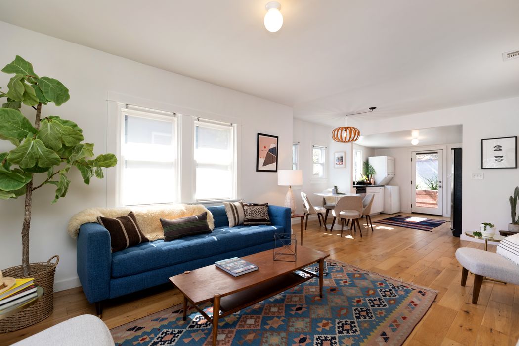 915 Palm View Drive Los Angeles, CA 90042