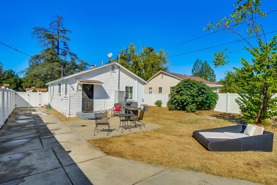 2134 El Sereno Avenue Altadena, CA 91001