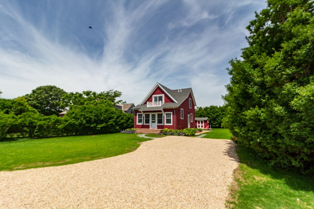 144 Town Line Road Red Cottage Sagaponack Ny 11962 Sotheby S