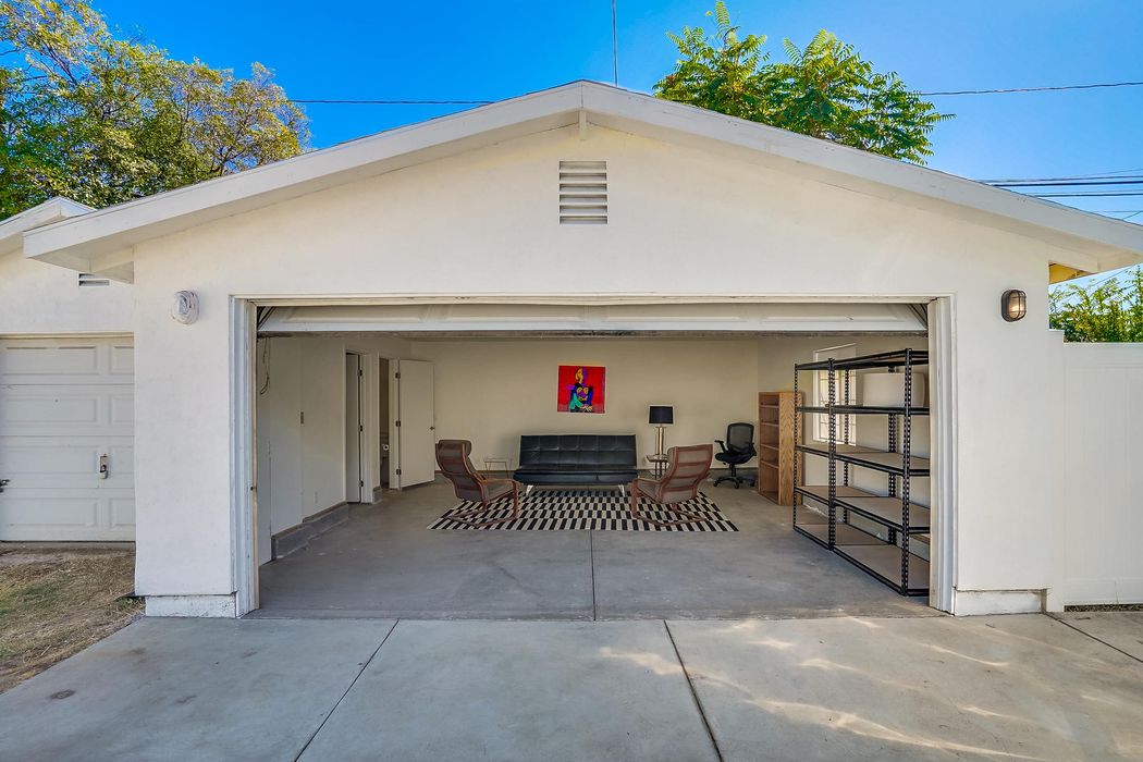 2134 El Sereno Avenue Altadena, CA 91001