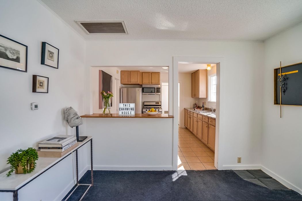 2134 El Sereno Avenue Altadena, CA 91001