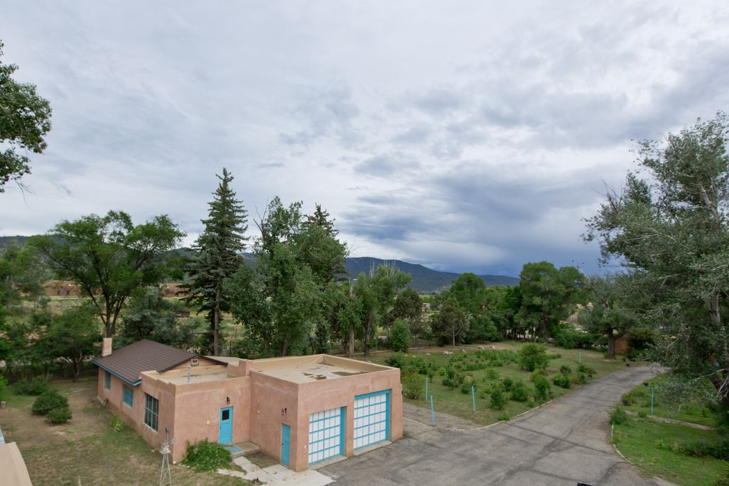 El Rancho De La Mariposa, Taos, NM 87571 Sotheby's International Realty, Inc.