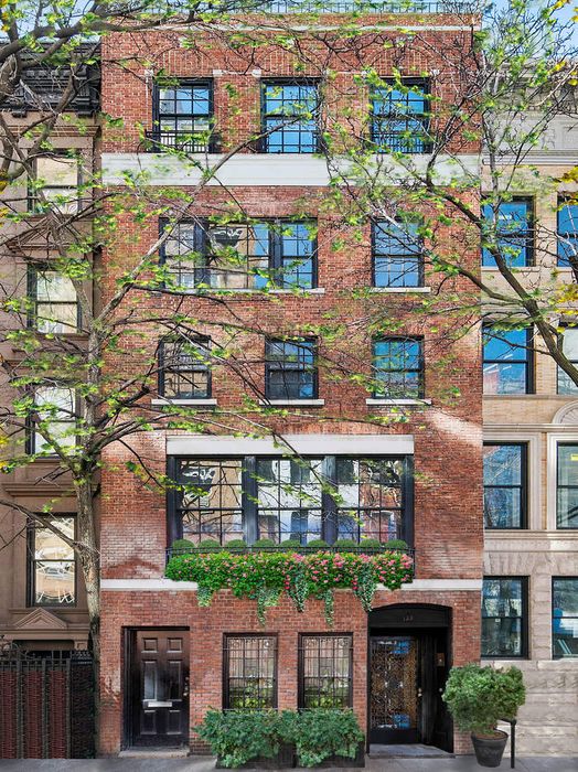 132 East 71st Street, New York, NY 10021 Sotheby's International Realty, Inc. 132 East 71st Street, New York, NY 10021 Sotheby's International Realty, Inc.