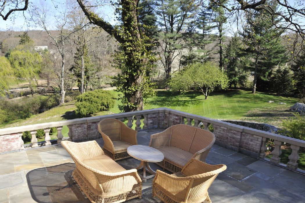 25 Sherwood Avenue, Greenwich, CT 06831 Sotheby's International