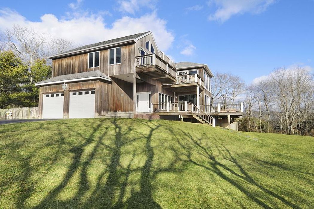 Montauk Beach House with Ocean Views Montauk, NY 11954 Sotheby's International Realty, Inc.