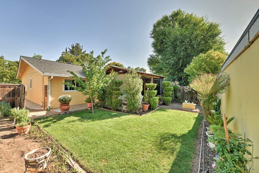 526 Grove St, Sonoma, CA 95476 Sotheby's International Realty, Inc.