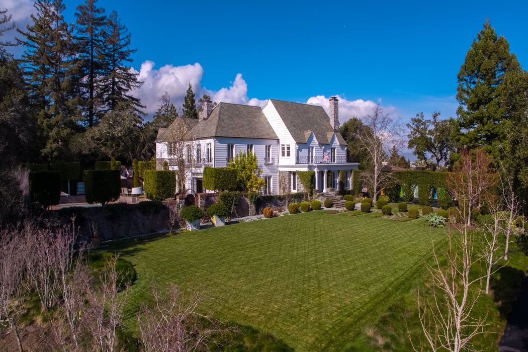 Elegant Hillsborough Estate Hillsborough, CA 94010 Sotheby's International Realty, Inc.