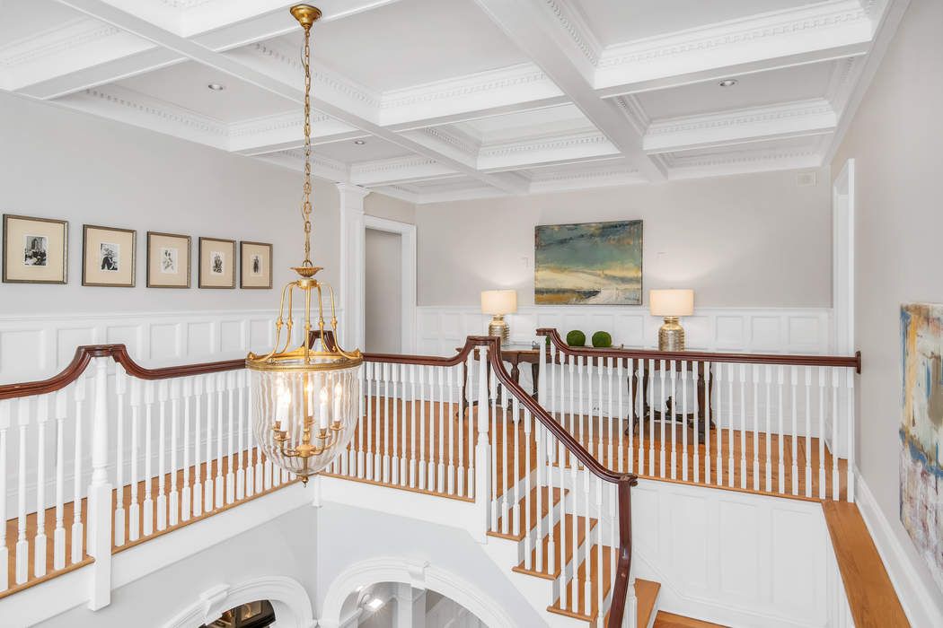 47 Hillside Road, Greenwich, CT 06830 Sotheby's International Realty, Inc.