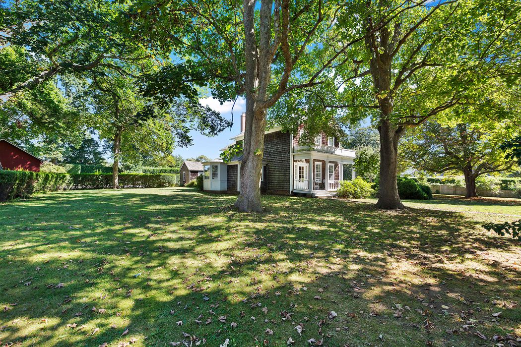 Quintessential Farmhouse, Bridgehampton Bridgehampton, NY 11932