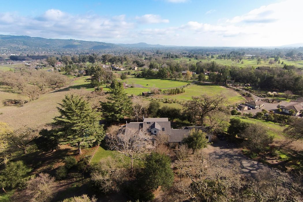 17501 Carriger Rd, Sonoma, CA 95476 Sotheby's International Realty, Inc.