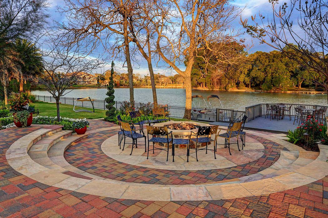 7 Paradise Point, Sugar Land, TX 77478 Martha Turner Sotheby's