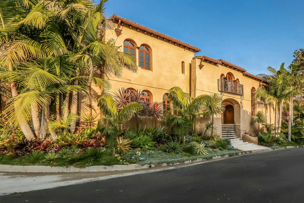 746 Norway Lane, Los Angeles, CA 90049 Sotheby's International Realty
