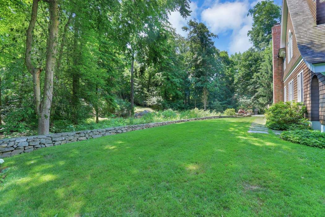 47 Hillside Road, Greenwich, CT 06830 Sotheby's International Realty, Inc.