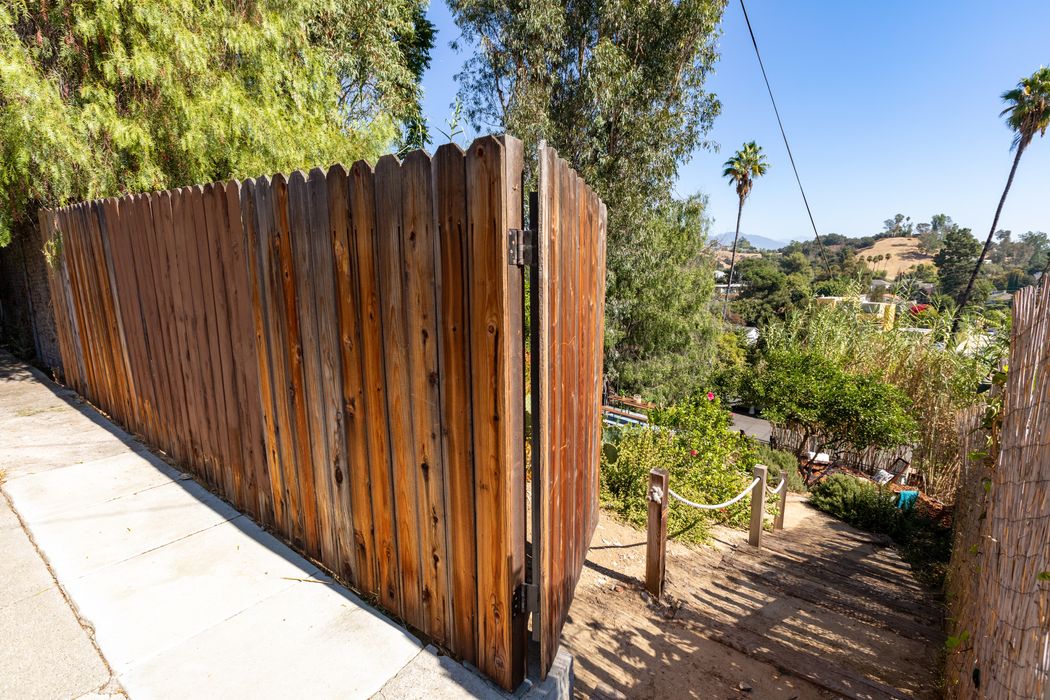 915 Palm View Drive Los Angeles, CA 90042