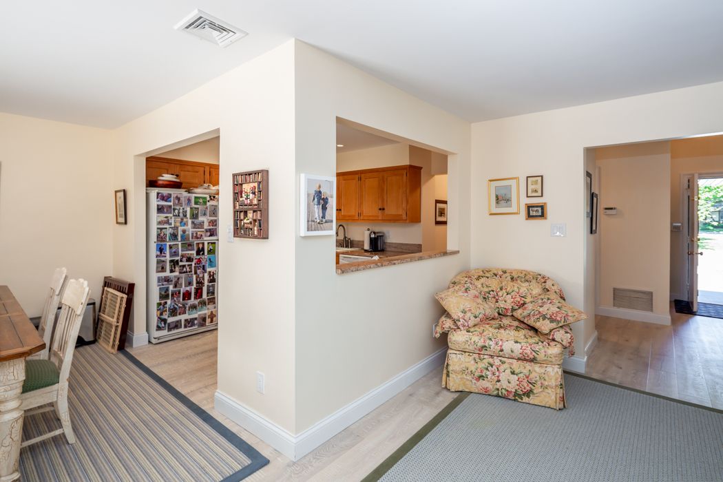 Canterbury Mews, Unit 5, 10 Leland Lane, Southampton, NY 11968