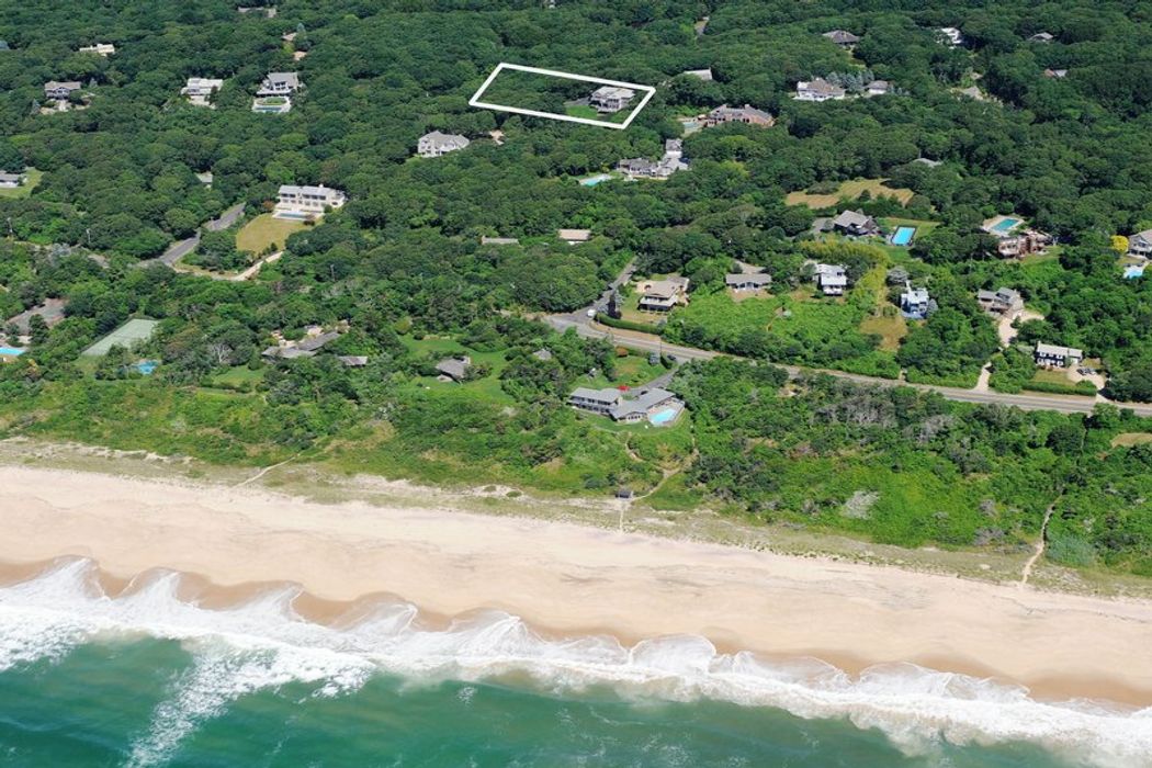 Montauk Beach House with Ocean Views Montauk, NY 11954 Sotheby's International Realty, Inc.