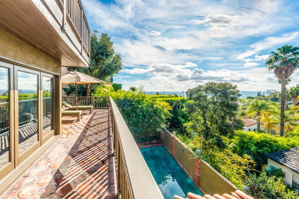 8590 Hollywood Blvd, Los Angeles, CA 90069 Sotheby's International