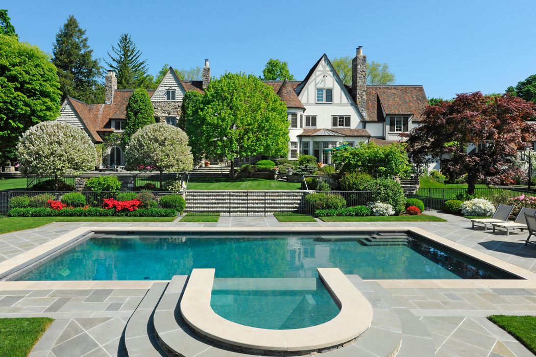 781 Lake Avenue, Greenwich, CT 06830 Sotheby's International Realty, Inc.