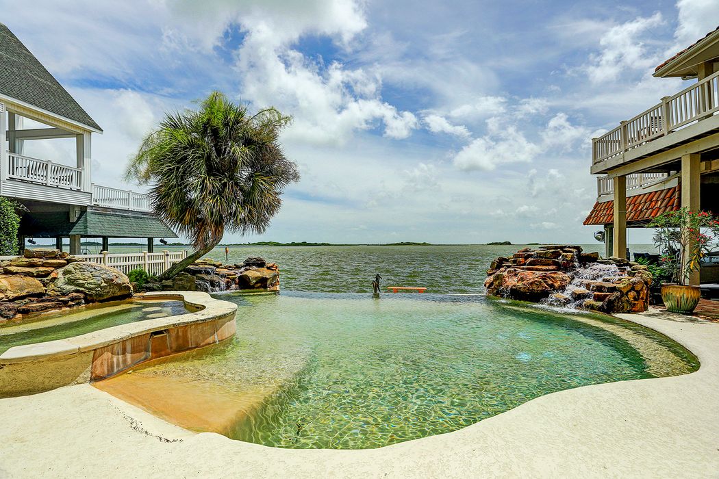 1815-port-o-call-tiki-island-tx-77554-martha-turner-sotheby-s