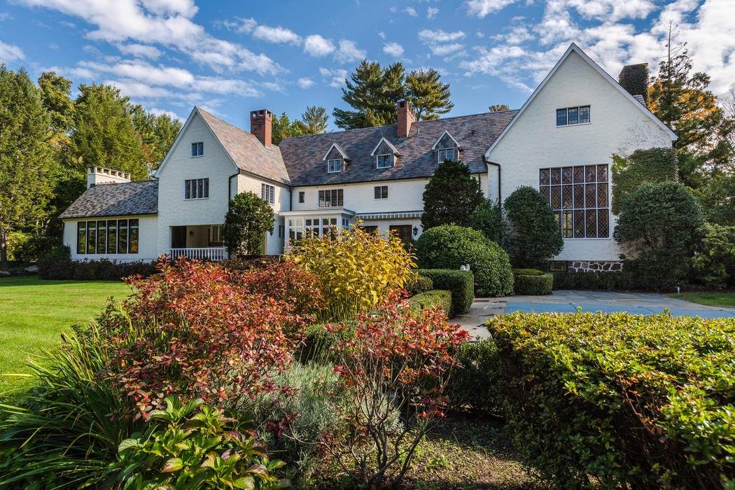 558 Lake Avenue, Greenwich, CT 06830 Sotheby's International Realty, Inc.