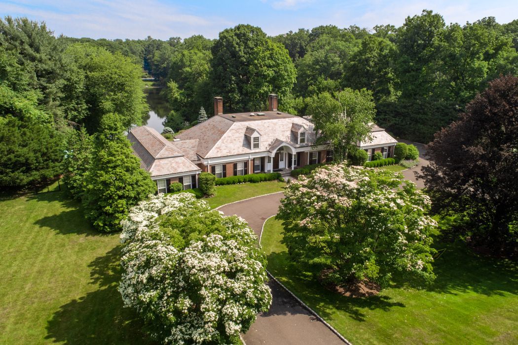 33 Baldwin Farms South, Greenwich, CT 06831 Sotheby's International