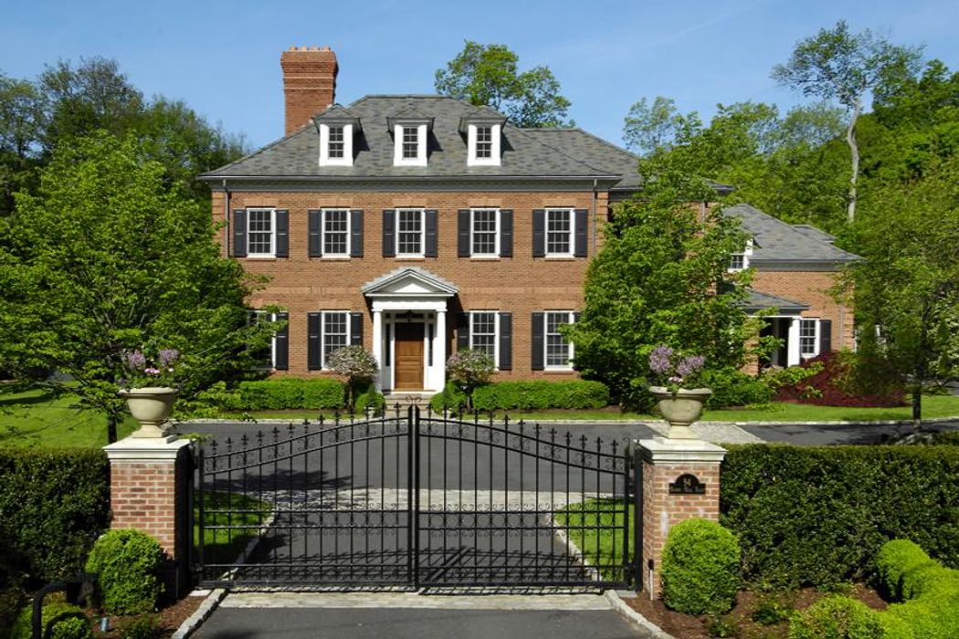 18 Edson Lane, Greenwich, CT 06830 Sotheby's International Realty, Inc.