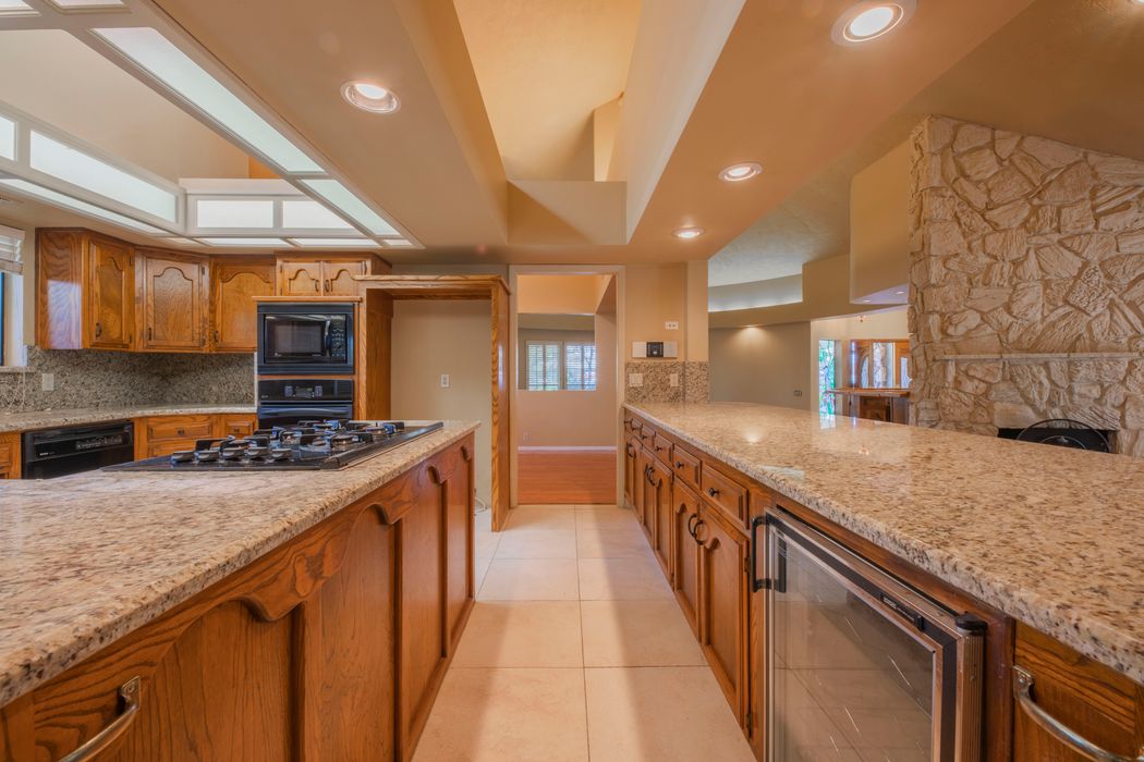 2109 Haggin Oaks Boulevard Bakersfield Ca 93311 Sotheby S