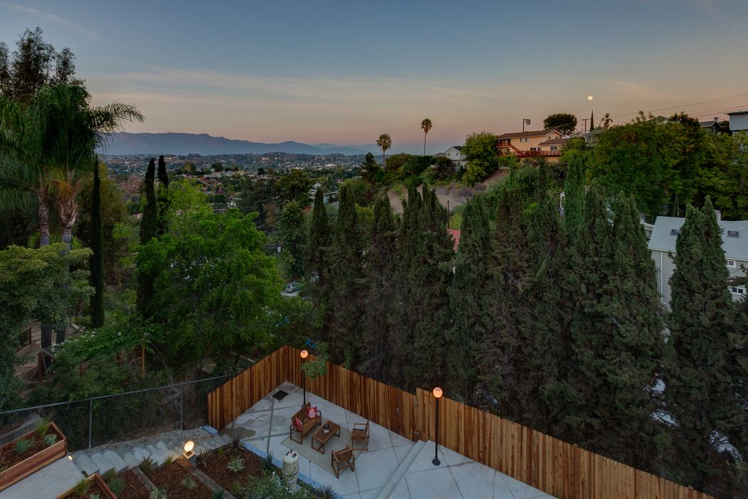 1042 Olancha Drive, Los Angeles, CA 90065 Sotheby's International Realty, Inc.