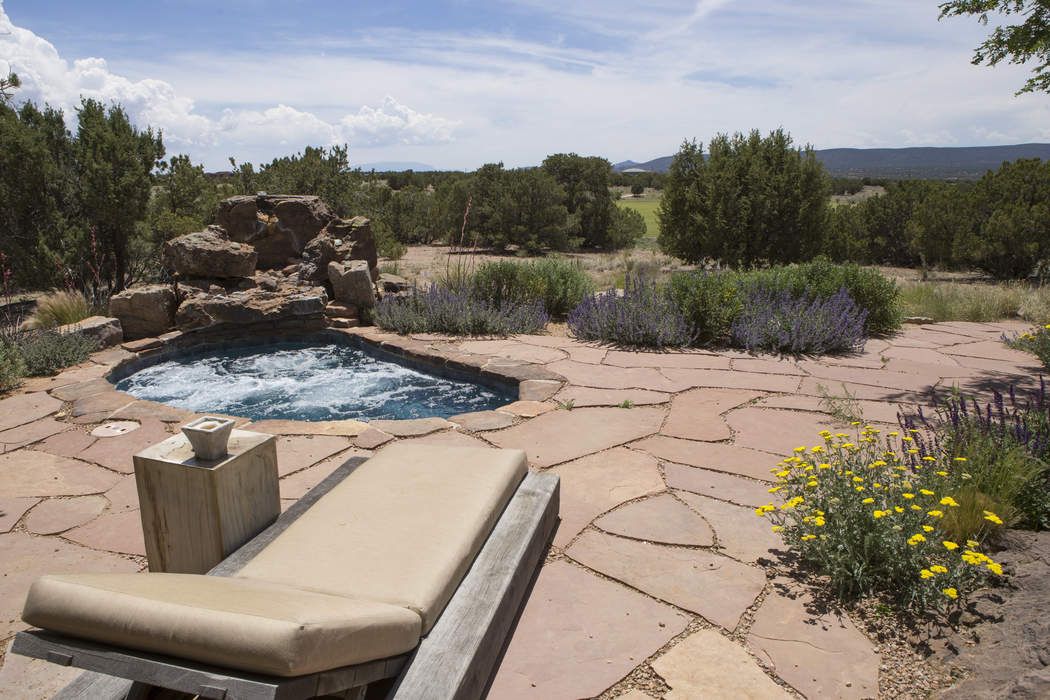150 Paseo Aragon, Santa Fe, NM 87506 Sotheby's International Realty, Inc.