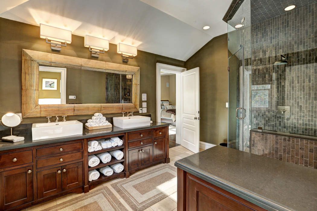 1262 Moraga Drive, Los Angeles, CA 90049 Sotheby's International