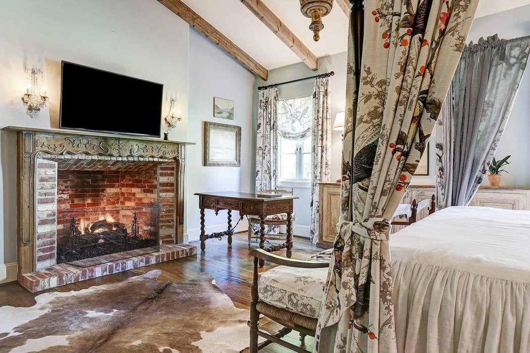 1916 Kirby Drive, Houston, TX 77019 Martha Turner Sotheby's International Realty, Inc.