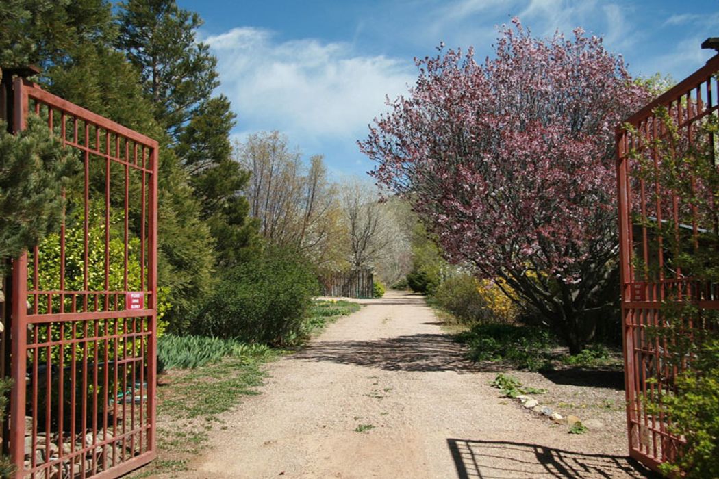 1402 Cerro Gordo Road C, Santa Fe, NM 87501 Sotheby's International