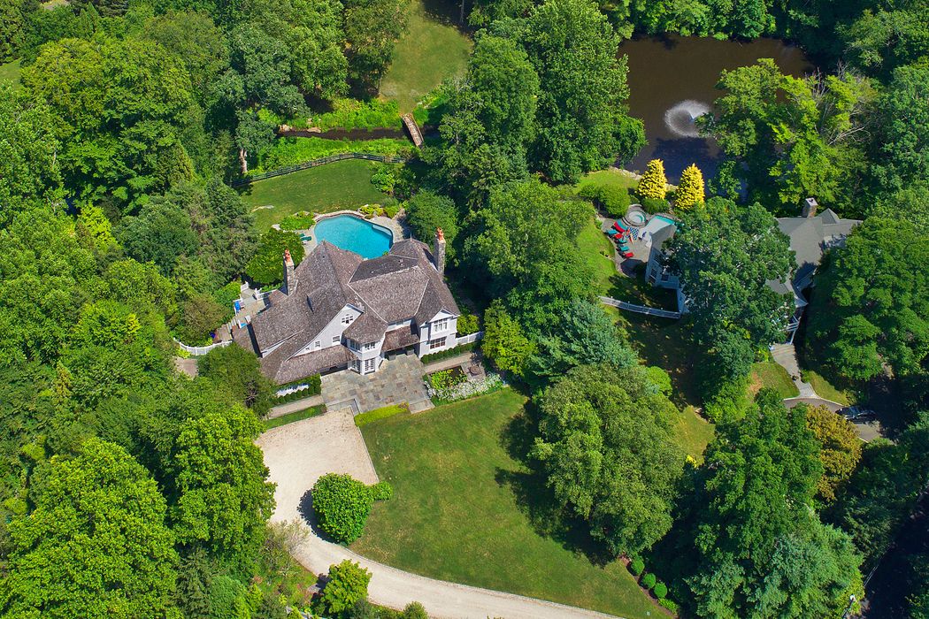 11 Laurel Lane, Greenwich, CT 06830 Sotheby's International Realty, Inc.