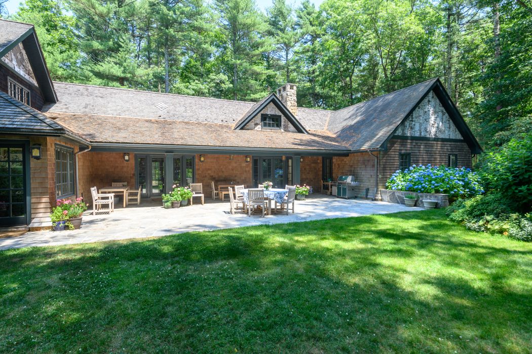 9 Two Holes Of Water Road, East Hampton, NY 11937 Sotheby's International Realty, Inc.