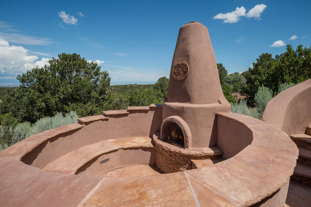 1062 Sierra Del Norte, Santa Fe, NM 87501 Sotheby's International