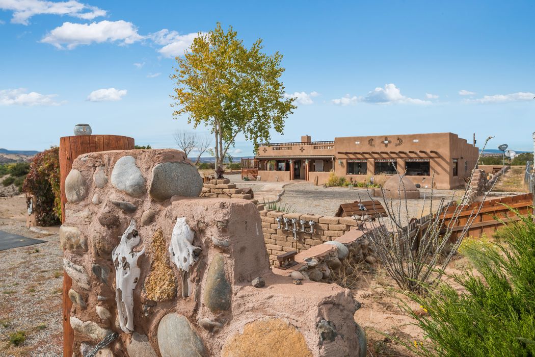 33 Private Drive 1613a, Medanales, NM 87548 Sotheby's International Realty, Inc.