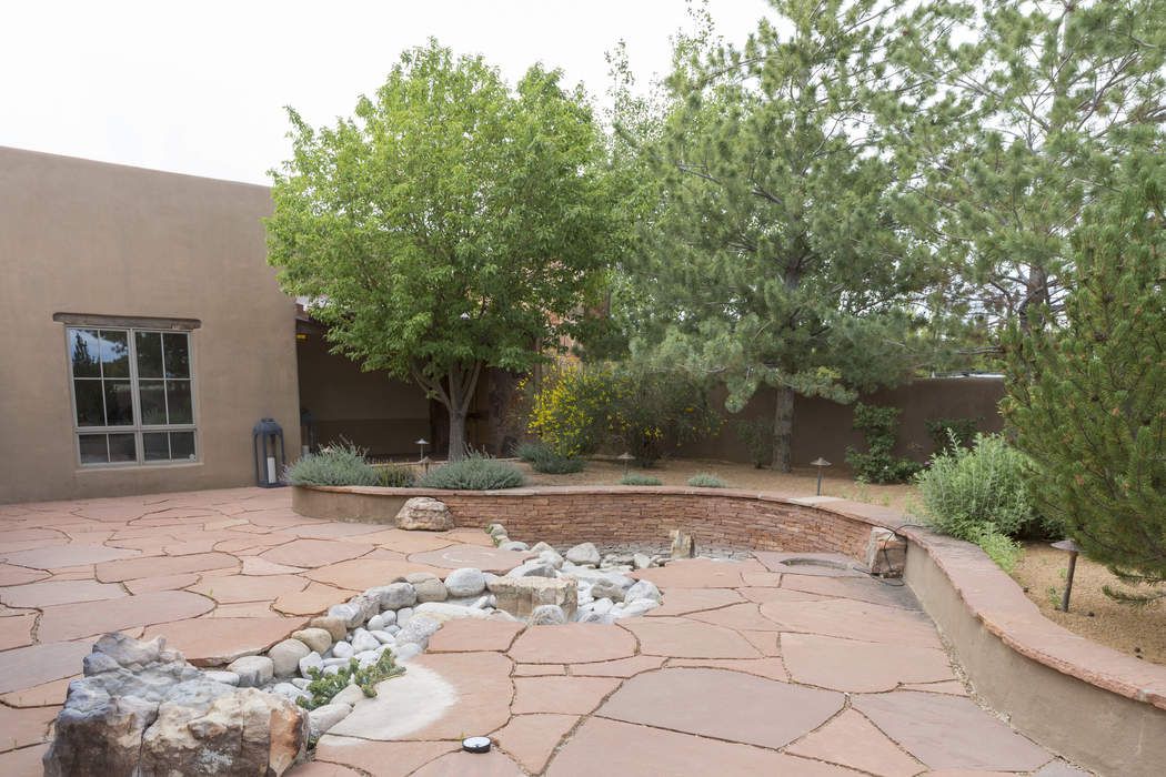 150 Paseo Aragon, Santa Fe, NM 87506 Sotheby's International Realty, Inc.