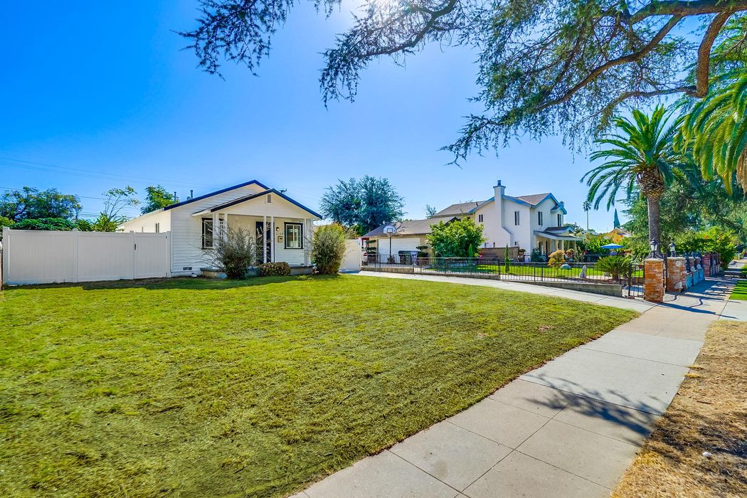 2134 El Sereno Avenue Altadena, CA 91001